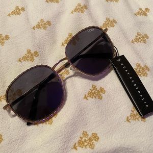 QUAY JEZABELL TWIST SUNGLASSES NWT